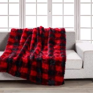 Oversized faux fur throw blanket